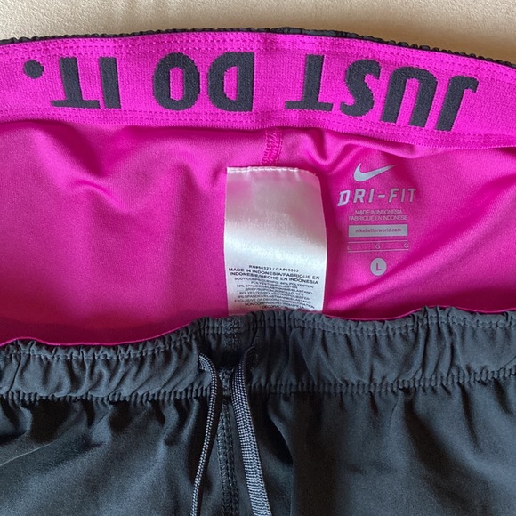 Nike Large shorts with built in shorts - Picture 3 of 7